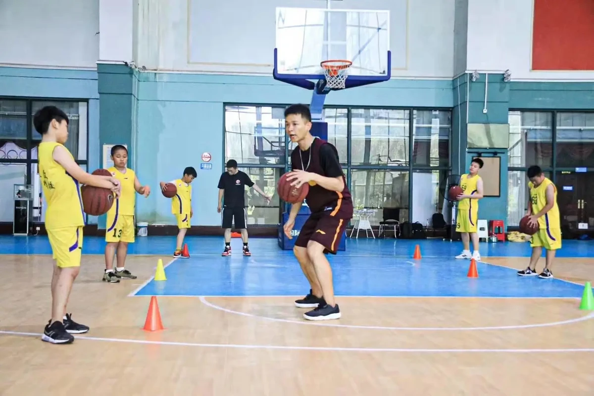 40人篮球训练课怎么上